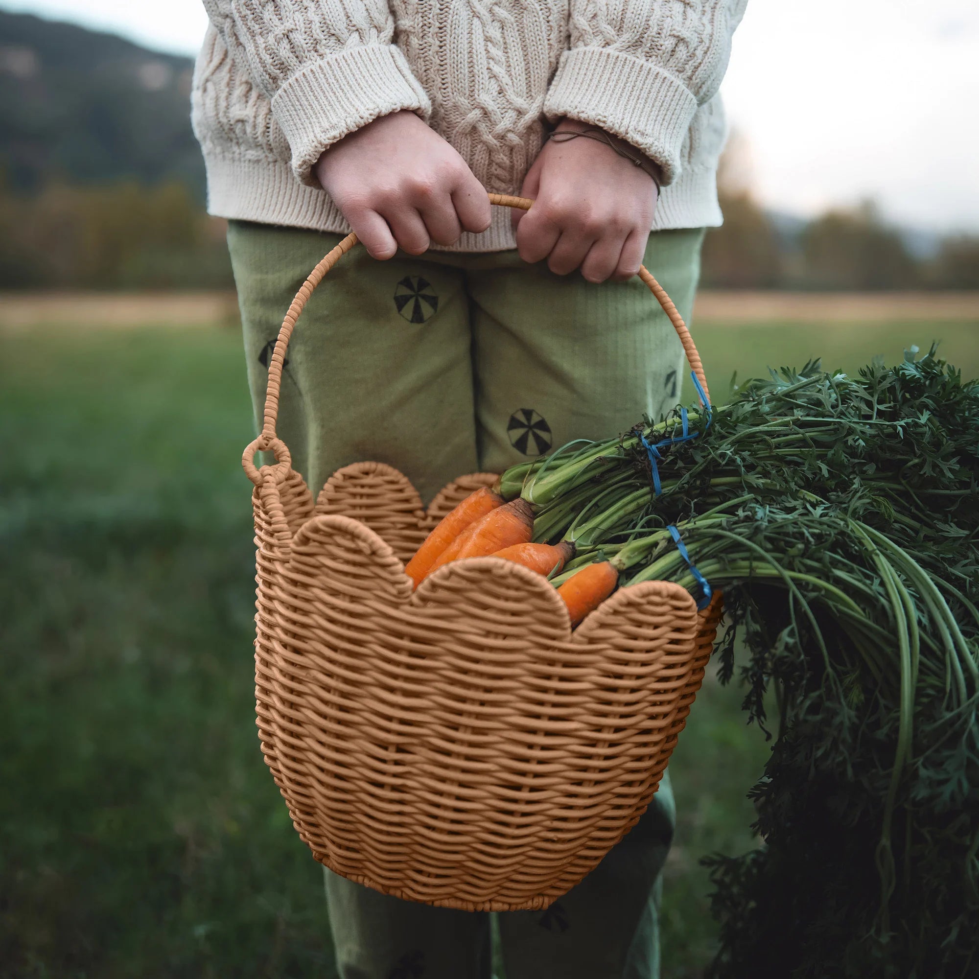 RATTAN TULIP CARRY BASKET Natural